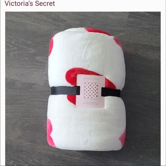 Victoria Secret Fleece Heart Blanket - Picture 4 of 4